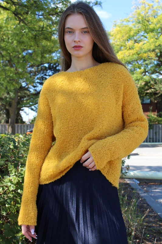 Peruvian alpaca wool sweater pullover.